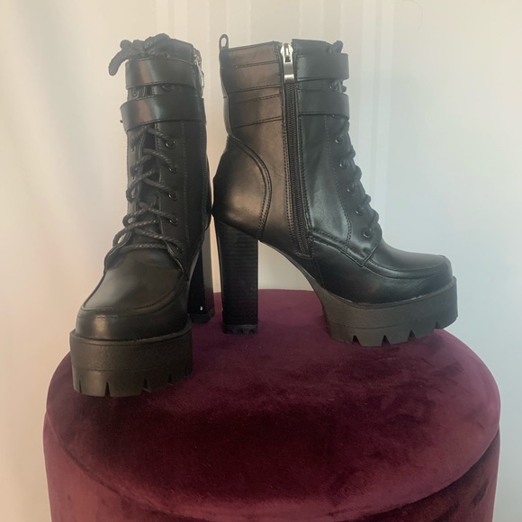 Beautiful combat boots! - Picture 3 of 3